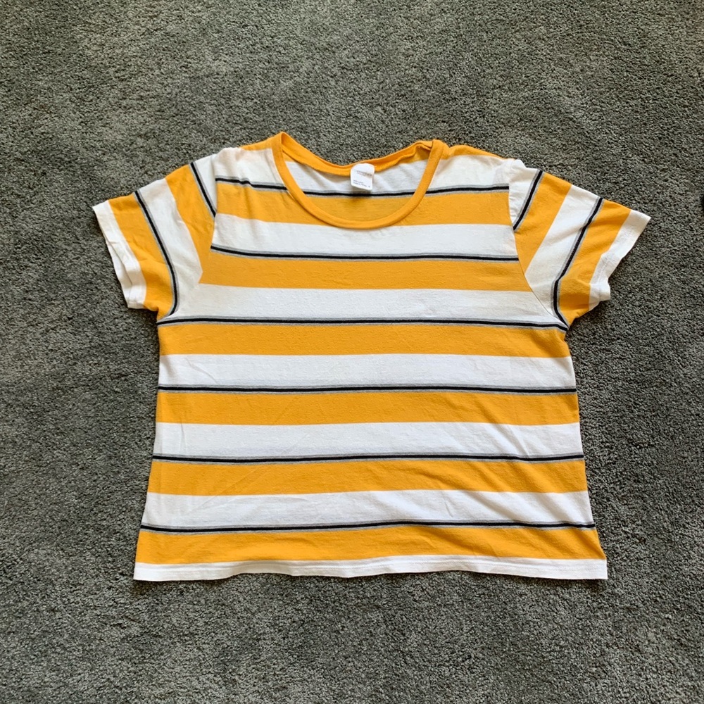 X-Large striped yellow cotton Tilly’s t-shirt.